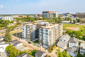11329 University Av NW, Edmonton, AB - VUE AÉRIENNE  vue de carte - Image1
