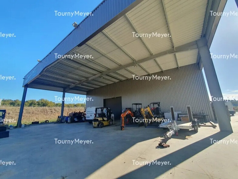 Local d’activités dans Targon à louer - Photo de l’immeuble – Image 2 sur 7