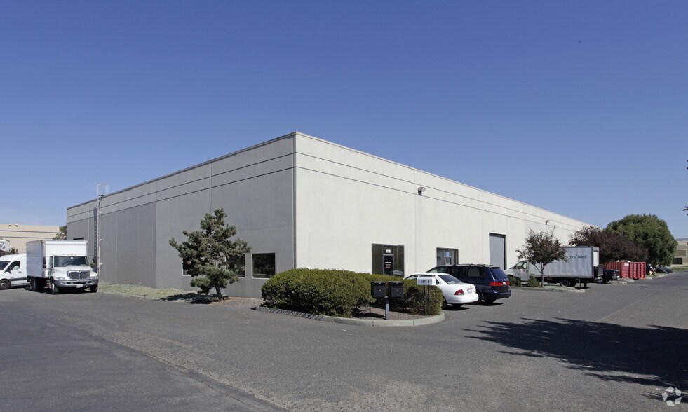 607 Airpark Rd, Napa, CA à louer - Photo principale – Image 1 sur 6