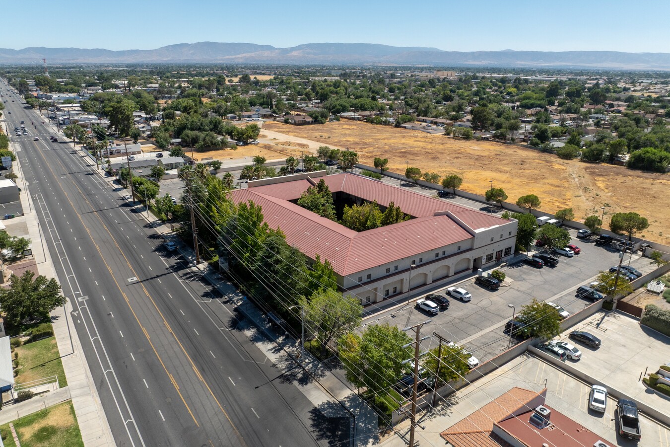 44725 10th St W, Lancaster, CA 93534 - Lot 150 - - Photo intérieure - Image 2 of 31
