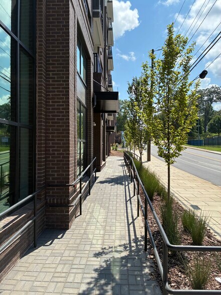 363 Hilliard Ave, Asheville, NC à louer - Photo de l’immeuble – Image 2 sur 6