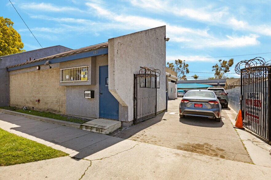 620 E 2nd St, Santa Ana, CA à vendre - Photo de l’immeuble – Image 2 sur 22