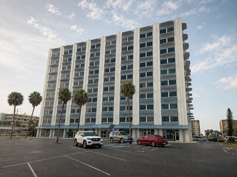 1980 N Atlantic Ave, Cocoa Beach, FL à louer - Photo de l’immeuble – Image 1 sur 45