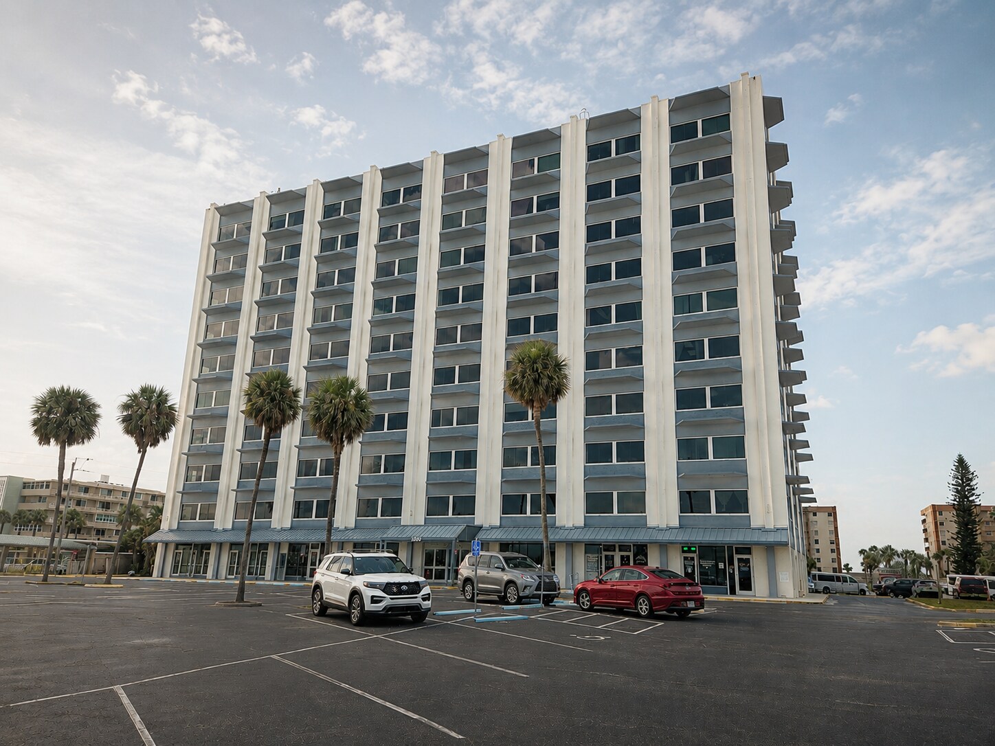 1980 N Atlantic Ave, Cocoa Beach, FL à louer Photo de l’immeuble– Image 1 sur 46