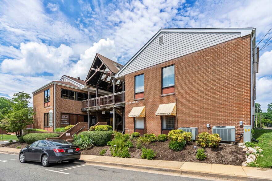 77 W Lee St, Warrenton, VA à vendre - Photo principale – Image 1 sur 19