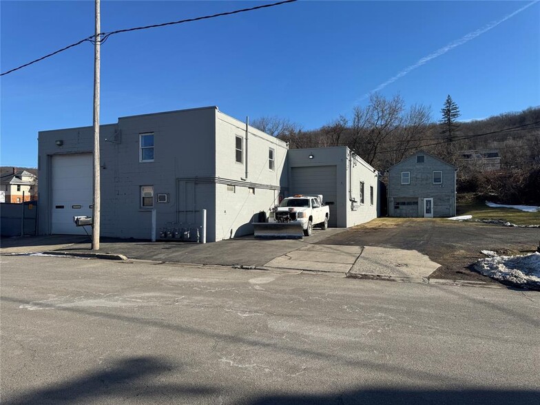 38 Hall St, Binghamton, NY à vendre - Photo principale – Image 1 sur 10