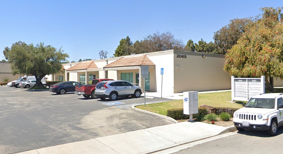2065 Sperry Ave, Ventura, CA à louer Photo de l’immeuble– Image 1 sur 7