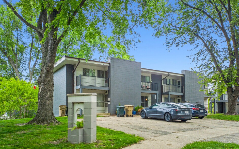 1109 Catalpa Cir, Madison, WI à vendre - Photo de l’immeuble – Image 3 sur 10