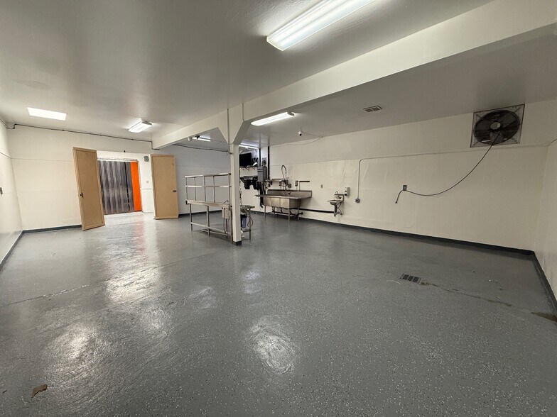 890 7th Ave, San Bruno, CA à louer - Photo de l’immeuble – Image 3 sur 5