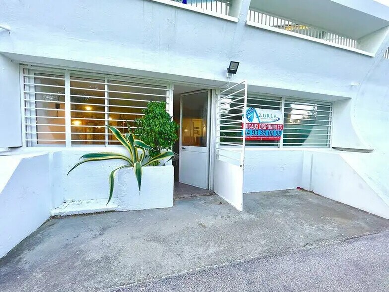 Local commercial dans Villeneuve-Loubet à louer - Photo de l’immeuble – Image 1 sur 10
