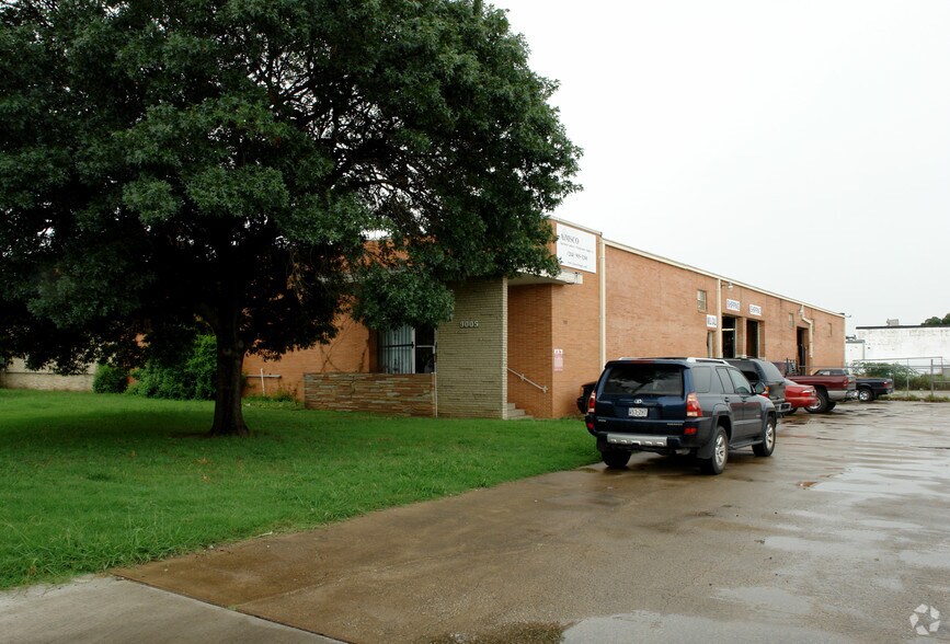 9001-9005 Sovereign Row, Dallas, TX à louer - Photo de l’immeuble – Image 3 sur 9