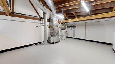 940 SE Madison St, Portland, OR à louer Numérisation 3D Matterport– Image 1 sur 17