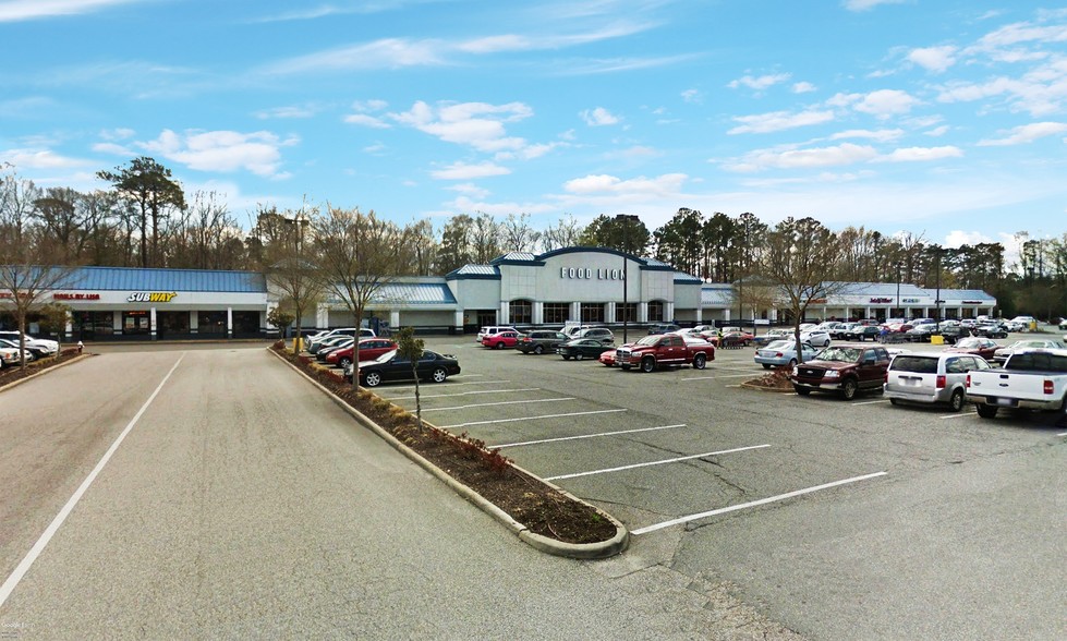 300-330 Oyster Point Rd, Newport News, VA à louer - Photo de l’immeuble – Image 2 sur 11