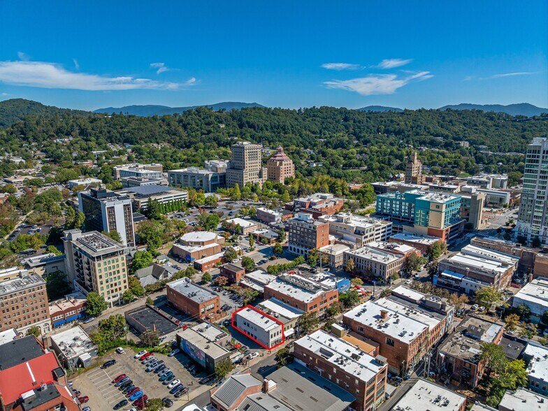 58 Broadway St, Asheville, NC à vendre - Photo principale – Image 1 sur 64