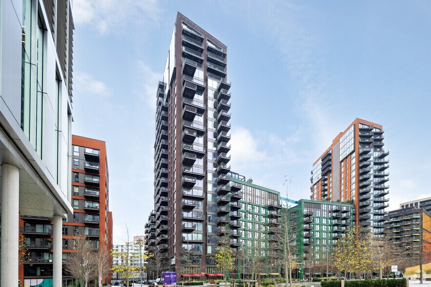 1 Viaduct Gdns, Londres à louer - Photo principale – Image 1 sur 2