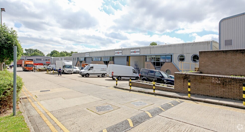 Victoria Rd, Londres à louer - Photo de l’immeuble – Image 2 sur 3