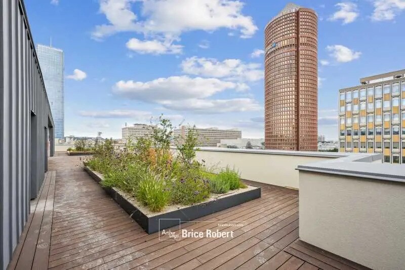 Local d’activités dans Lyon à louer - Photo de l’immeuble – Image 2 sur 32