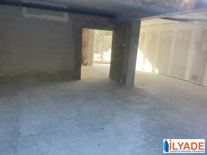 Local d'activités dans Marseille à vendre - Photo de l’immeuble – Image 1 sur 5