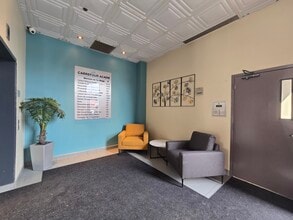 9825 Boul De L'acadie, Montréal, QC à louer Hall d’entrée– Image 1 sur 7