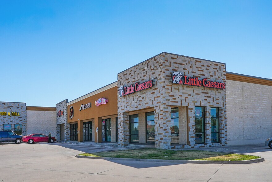 710 E Sublett Rd, Arlington, TX à louer - Photo de l’immeuble – Image 2 sur 13