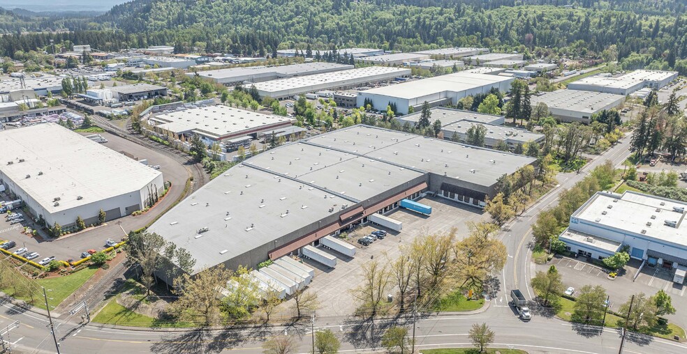12100 SE Jennifer St, Clackamas, OR à louer - Photo de l’immeuble – Image 2 sur 7