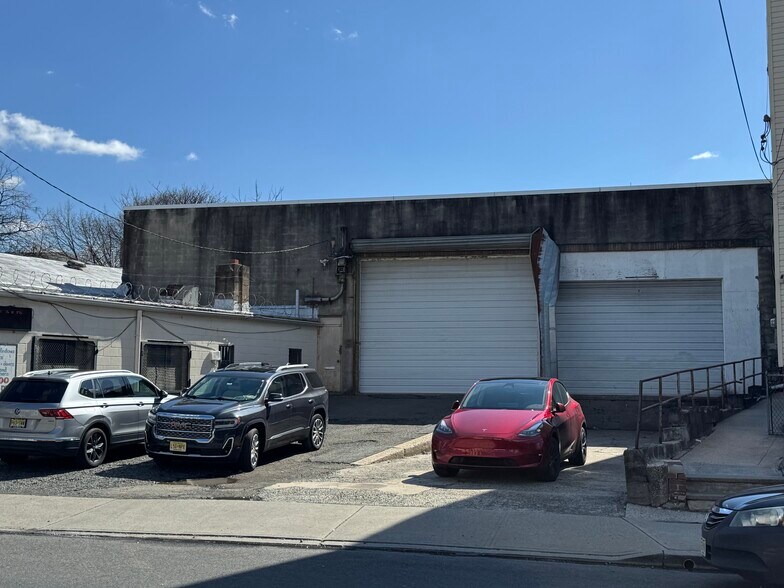 470 Grove St, Irvington, NJ à vendre - Photo de l’immeuble – Image 3 sur 12