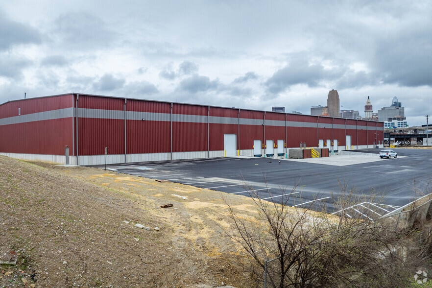 299 Gest st, Cincinnati, OH à louer - Photo de l’immeuble – Image 1 sur 4