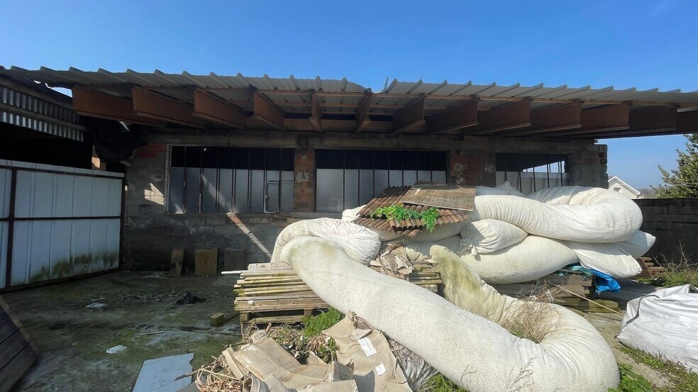 Local d'activités dans Le Mérévillois à vendre - Photo de l’immeuble – Image 3 sur 18