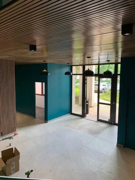 1 Rue De Terre Neuve, Les Ulis à louer - Photo de l’immeuble – Image 2 sur 9