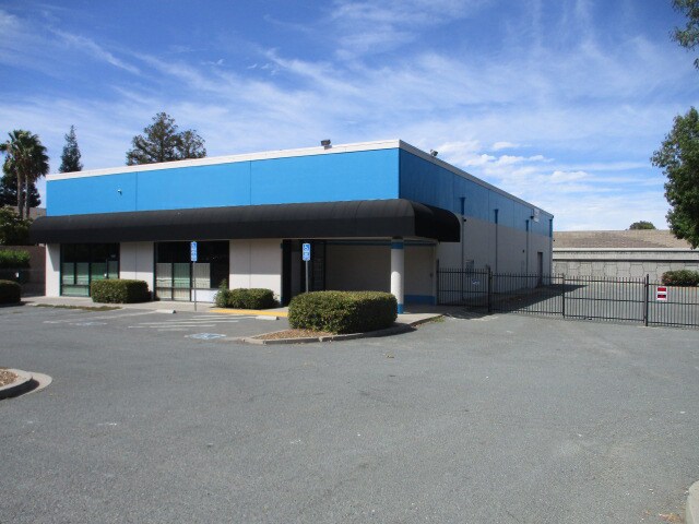 2685 E Leland Rd, Pittsburg, CA à louer Photo de l’immeuble– Image 1 sur 29