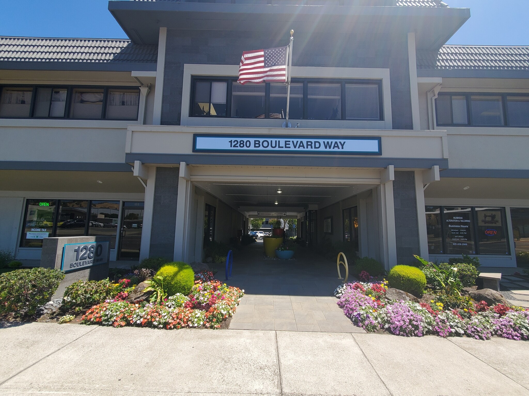 1280 Boulevard Way, Walnut Creek, CA à louer Photo intérieure– Image 1 sur 9