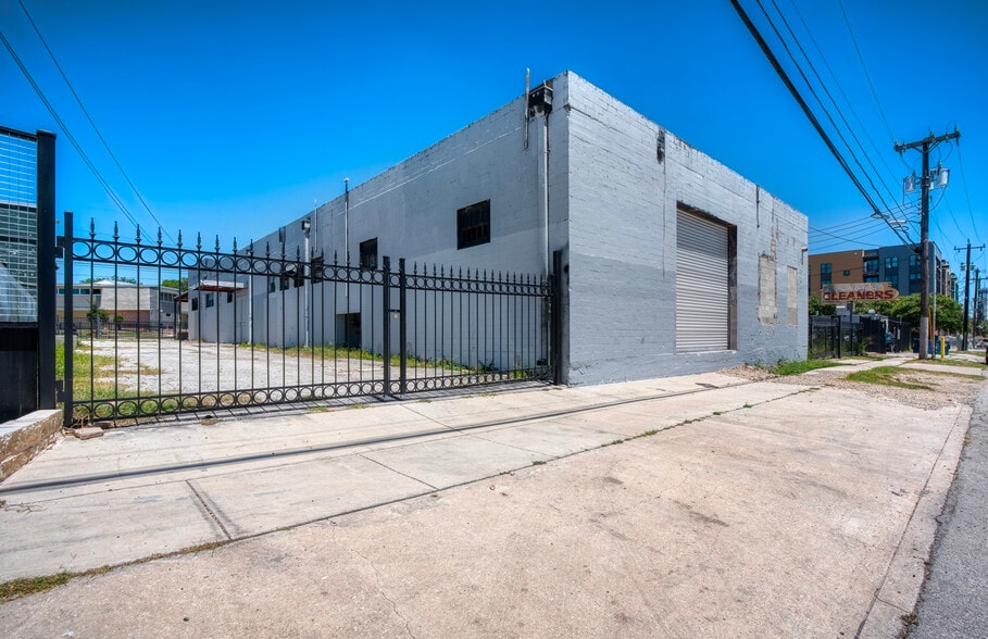 515 San Pedro Ave, San Antonio, TX à louer - Photo de l’immeuble – Image 3 sur 6