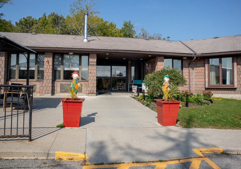 1155 Water St, Peterborough, ON à vendre - Photo de l’immeuble – Image 3 sur 10