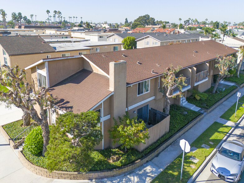 16861 Green Ln, Huntington Beach, CA à vendre - Photo principale – Image 1 sur 19