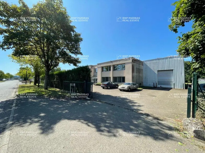 Local d'activités dans Coignières à vendre - Photo de l’immeuble – Image 1 sur 25