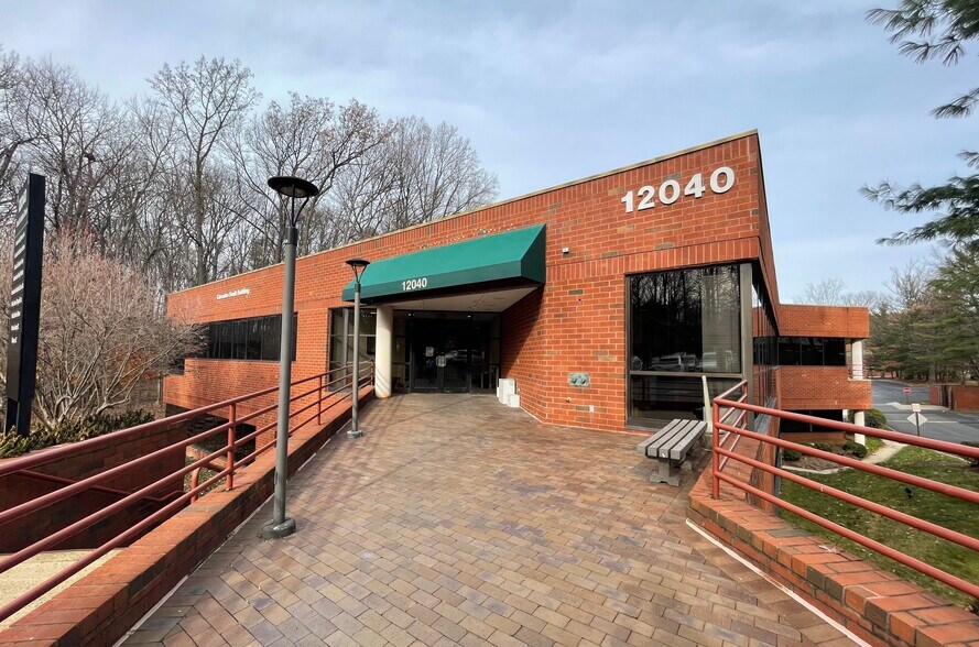 12040 S Lakes Dr, Reston, VA à louer - Photo de l’immeuble – Image 3 sur 8