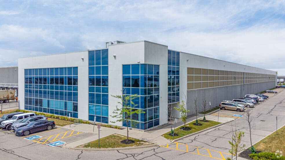 100 Ironside Dr, Brampton, ON à louer - Photo de l’immeuble – Image 3 sur 4