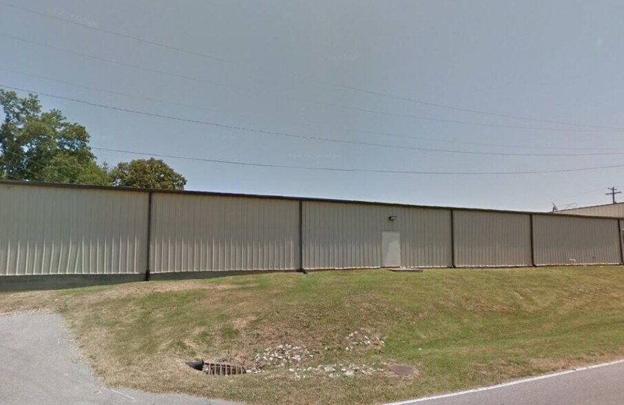 15671 Highland Dr, McKenzie, TN à vendre - Photo de l’immeuble – Image 2 sur 2