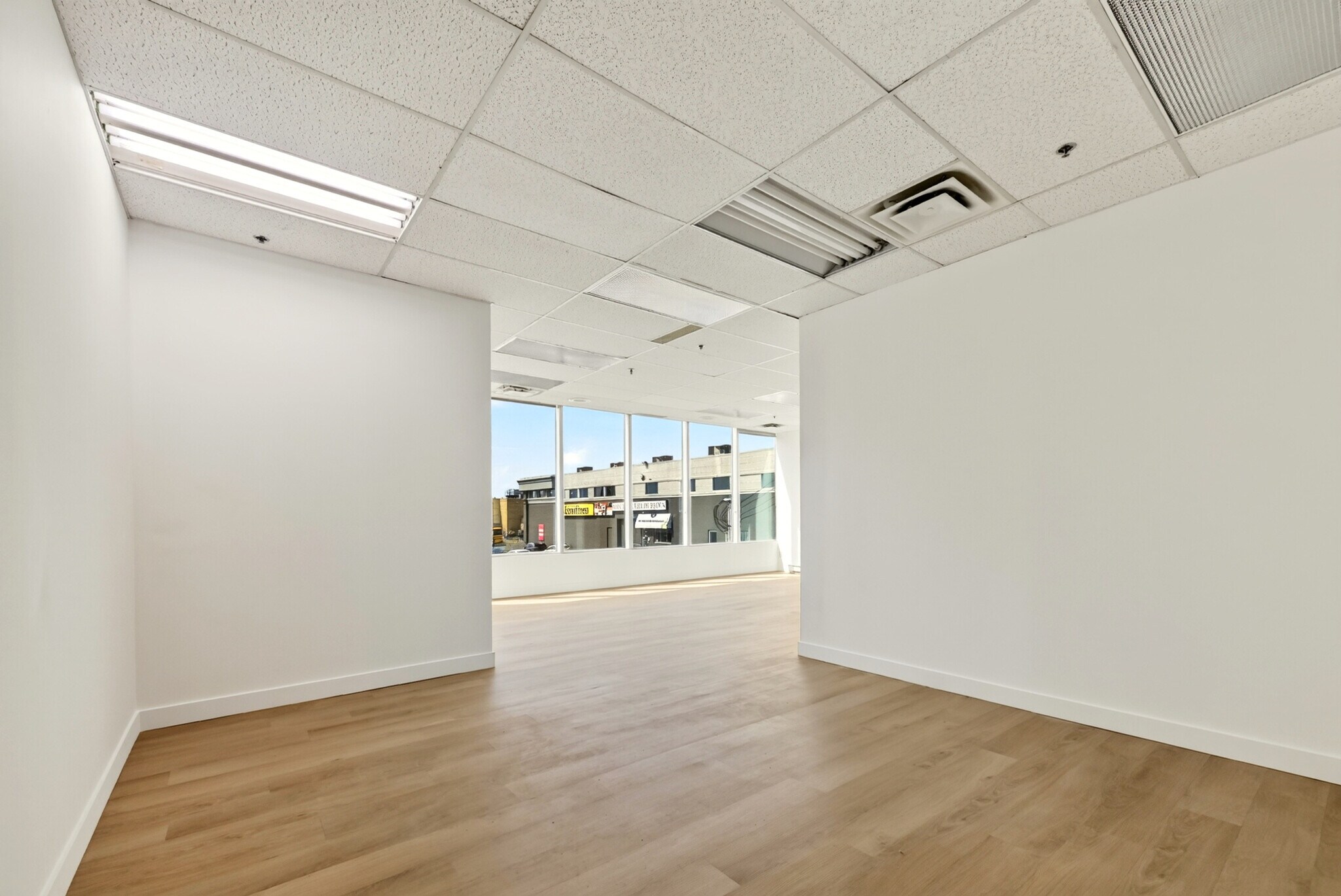 12905 Rue Sherbrooke E, Montréal, QC à louer Photo intérieure– Image 1 sur 9