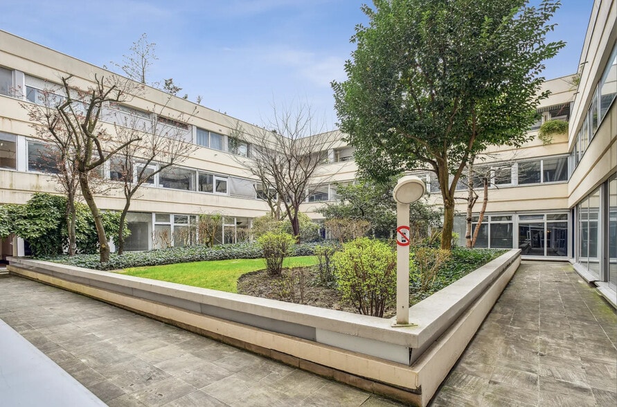 118 Rue De Vaugirard, Paris à vendre - Photo de l’immeuble – Image 1 sur 7