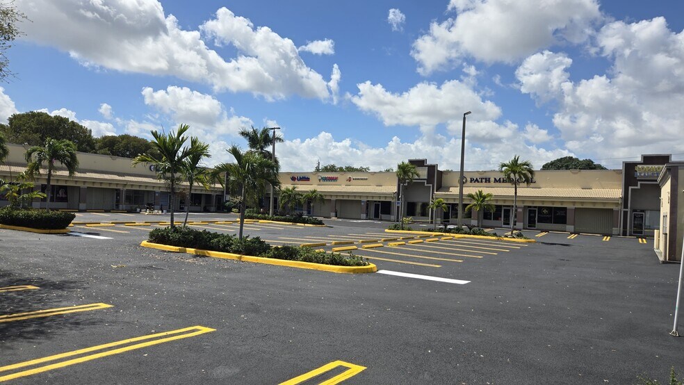 17560 NW 27th Ave, Miami Gardens, FL à louer - Photo de l’immeuble – Image 2 sur 10