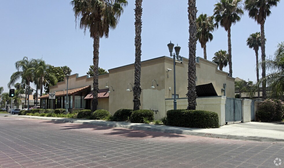 1141 S Mount Vernon Ave, Colton, CA à louer - Photo de l’immeuble – Image 2 sur 2