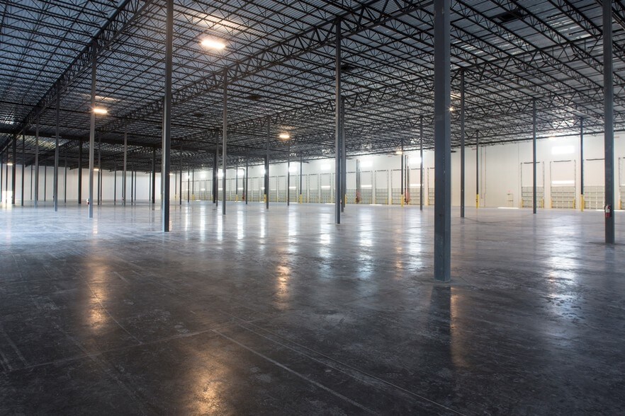 11255 NW 106th St, Miami, FL à louer - Photo de l’immeuble – Image 2 sur 16