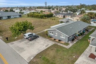 Plus de détails pour 4616 SE 5th Ave, Cape Coral, FL - Spécialisé à vendre