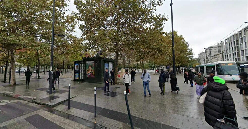 Local commercial dans Saint-Denis à louer - Photo de l’immeuble – Image 3 sur 5