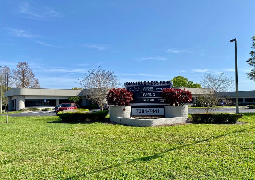7381 114th Ave, Largo, FL à louer - Photo de l’enseigne sur pylône – Image 3 sur 12