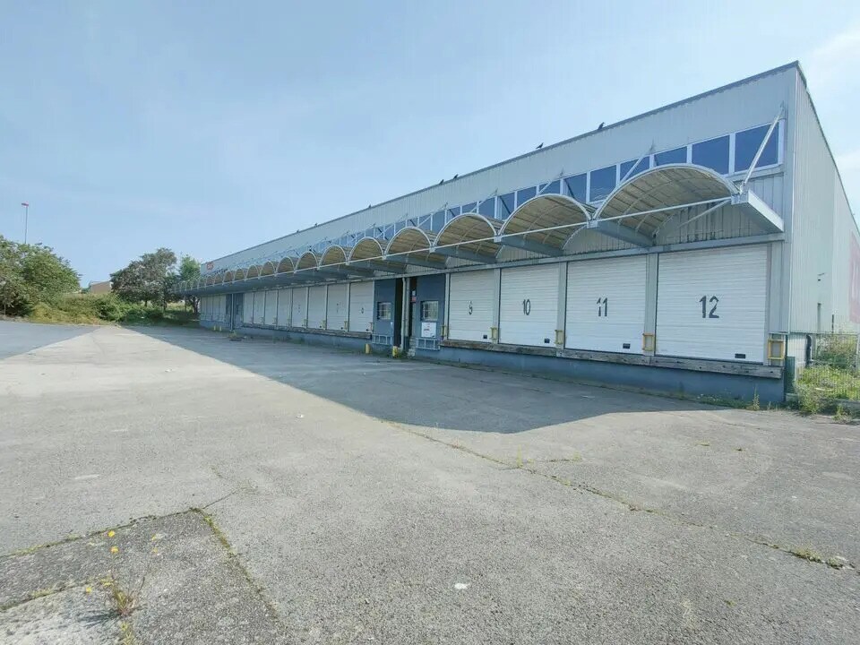 Industriel/Logistique dans La Veuve à vendre Photo de l’immeuble– Image 1 sur 11