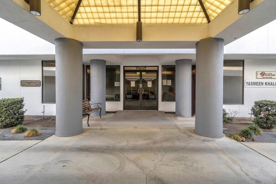 1260 E Almond Ave, Madera, CA à vendre - Photo de l’immeuble – Image 2 sur 58