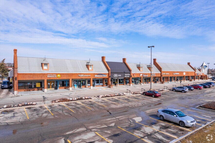 16700-17000 W Bluemound Rd, Brookfield, WI à louer - Photo principale – Image 1 sur 12