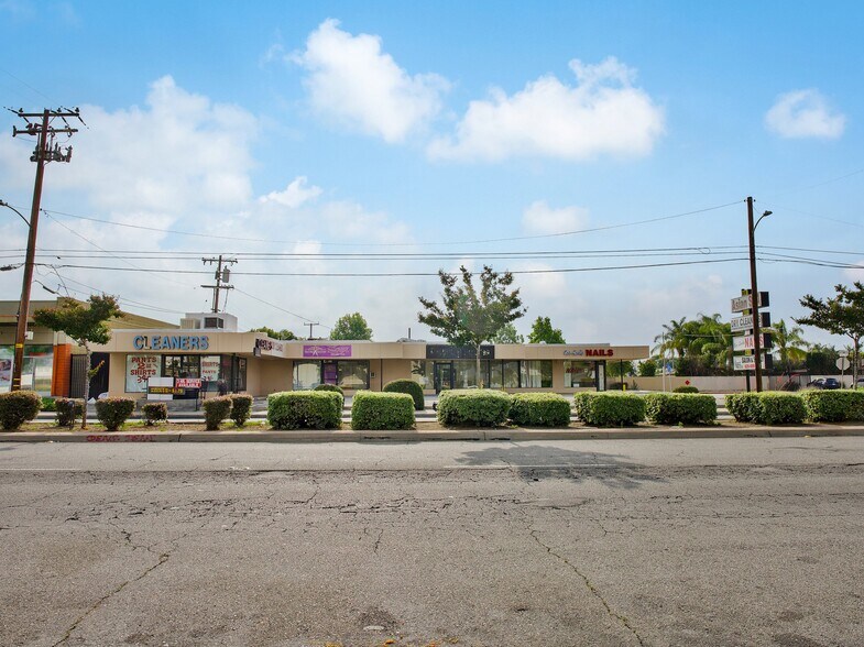 1809 E Danes Dr, West Covina, CA à vendre - Photo de l’immeuble – Image 2 sur 20